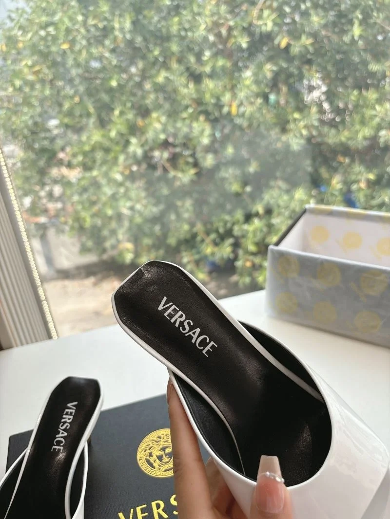 Supportive Versace Slippers 37359