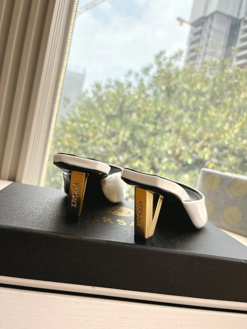 Supportive Versace Slippers 37359
