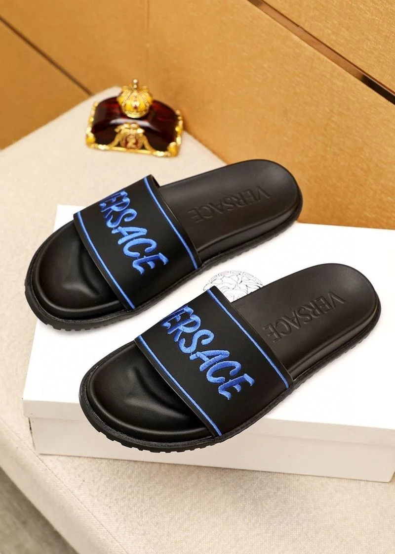 Versace Slippers Durable 37455