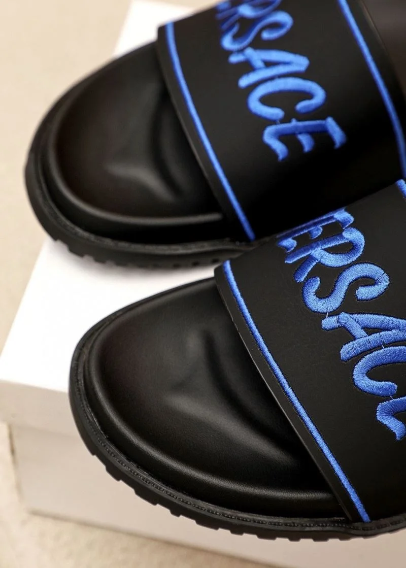 Versace Slippers Durable 37455