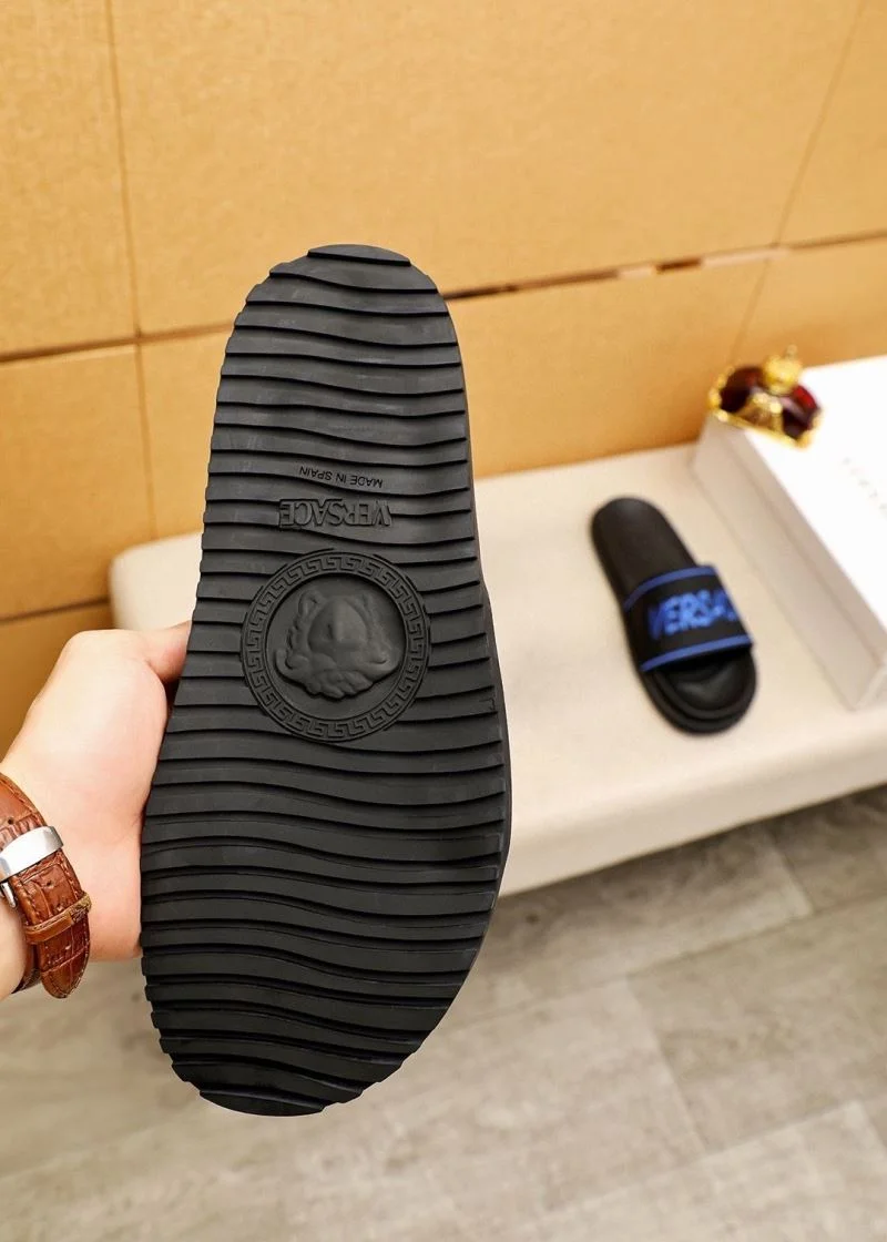 Versace Slippers Durable 37455