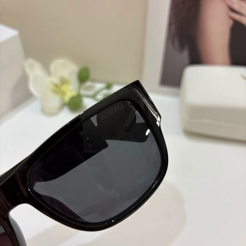 Seasonal Versace Sunglasses 282525