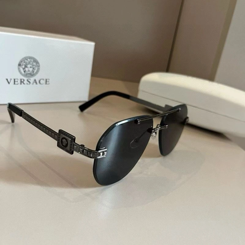 Effortless Versace Sunglasses 282546