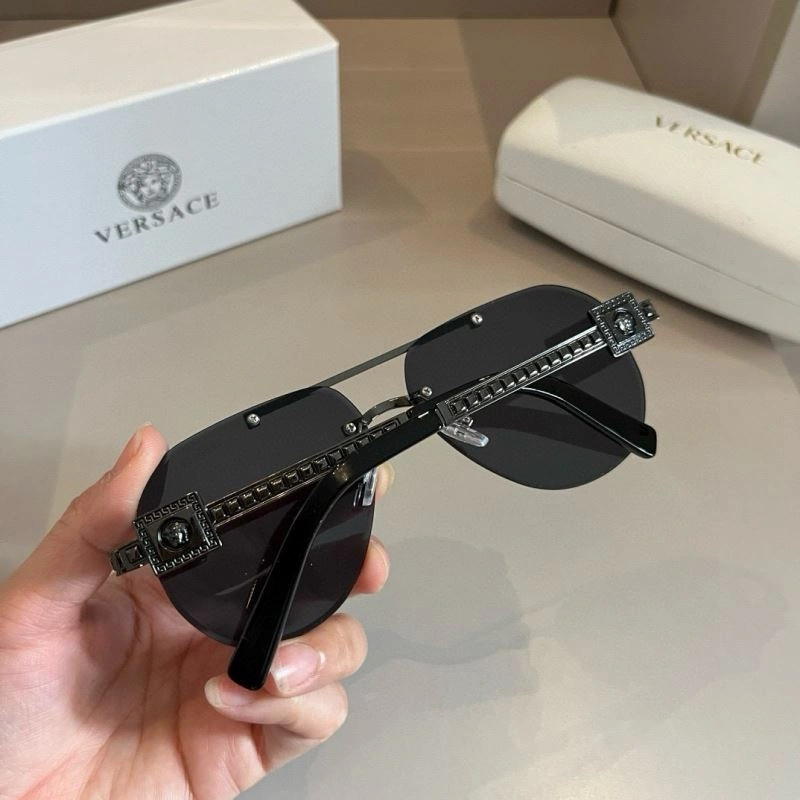 Effortless Versace Sunglasses 282546