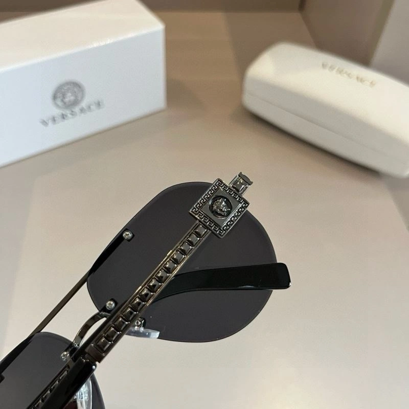 Effortless Versace Sunglasses 282546