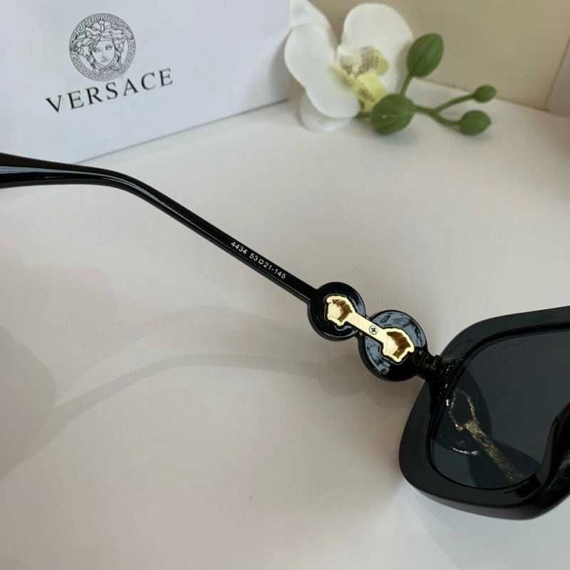 Sustainable Versace Sunglasses 282512