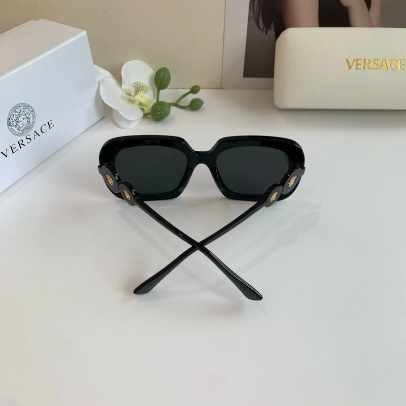 Sustainable Versace Sunglasses 282512