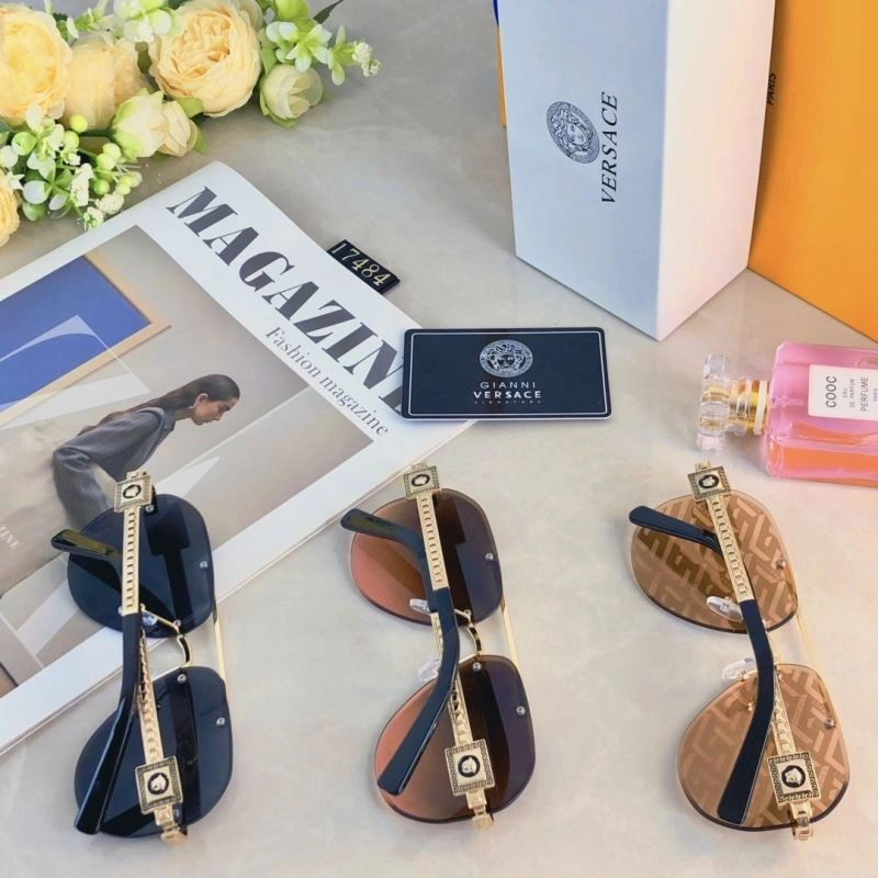 Sporty Versace Sunglasses 282456