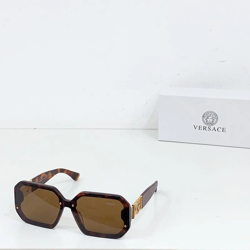 Trendsetting Versace Sunglasses 282587