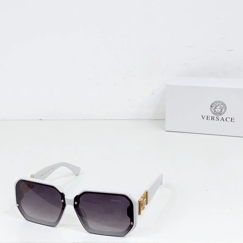 Trendsetting Versace Sunglasses 282587