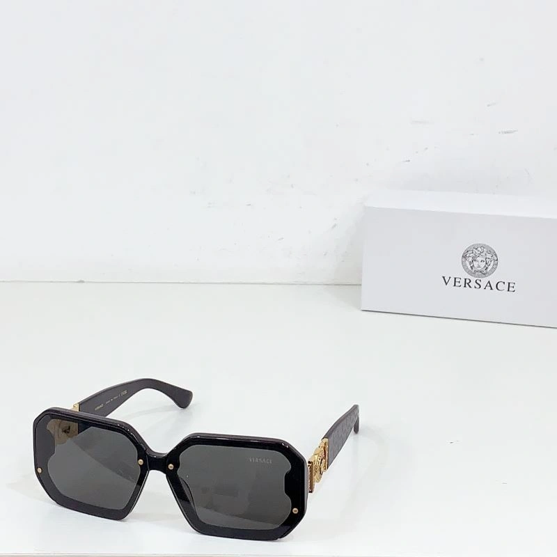 Trendsetting Versace Sunglasses 282587