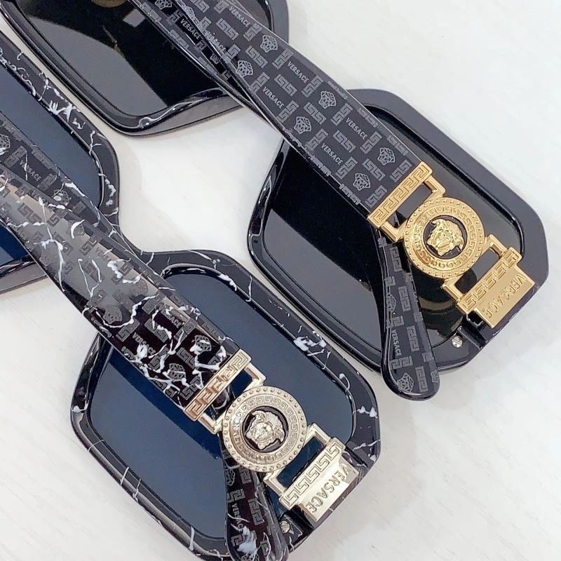 Trendsetting Versace Sunglasses 282587