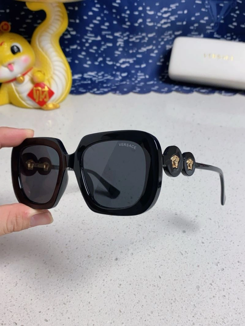 Versace Sunglasses RelaxedFit 282578
