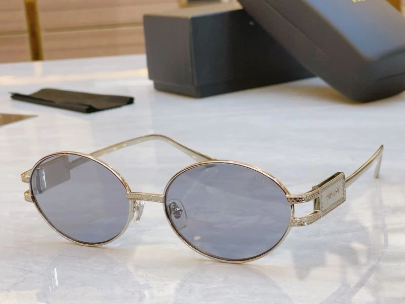 Lightweight Versace Sunglasses 282588