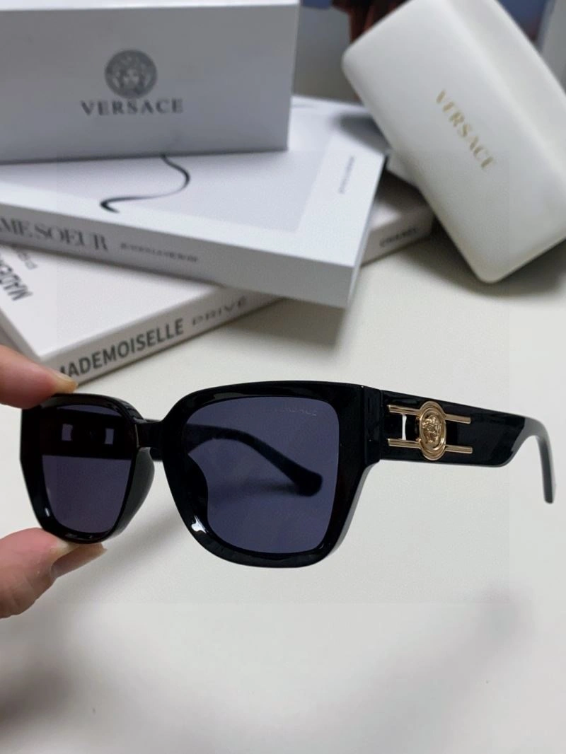 Elegant Versace Sunglasses 282559