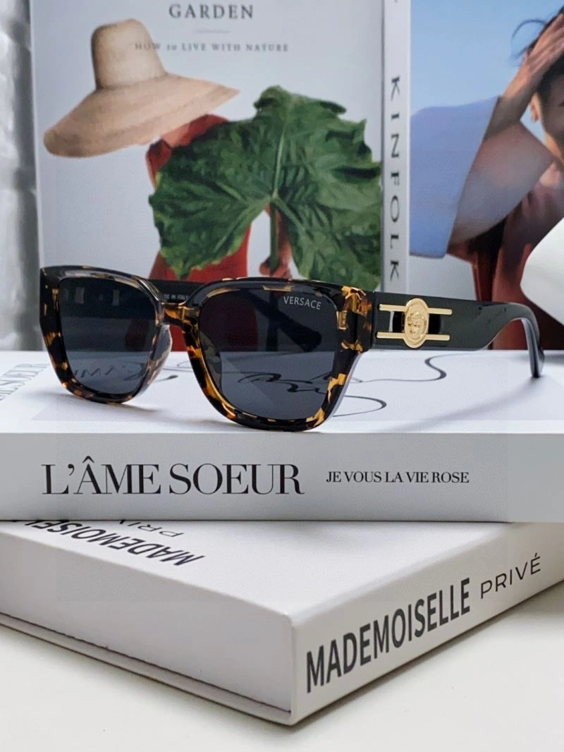 Versace Sunglasses Refined 282558
