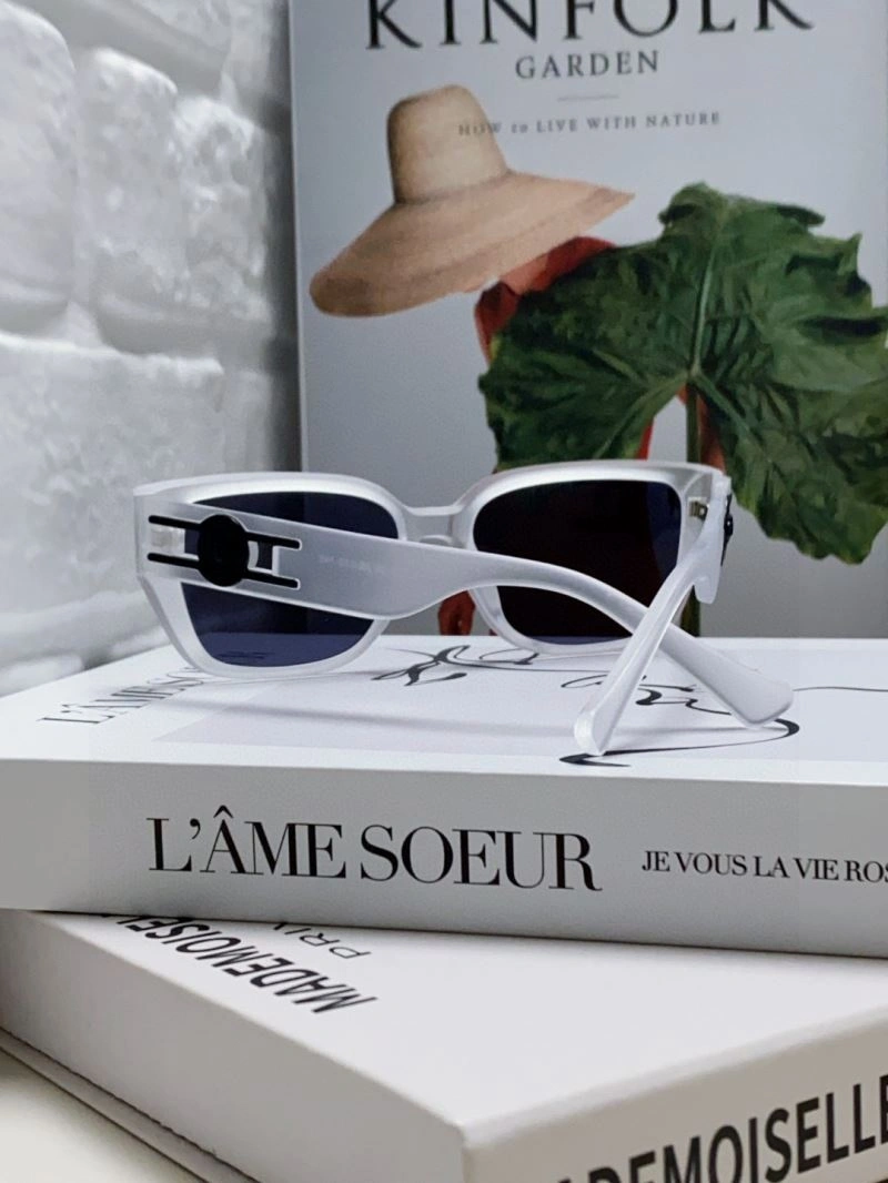Lightweight Versace Sunglasses 282557