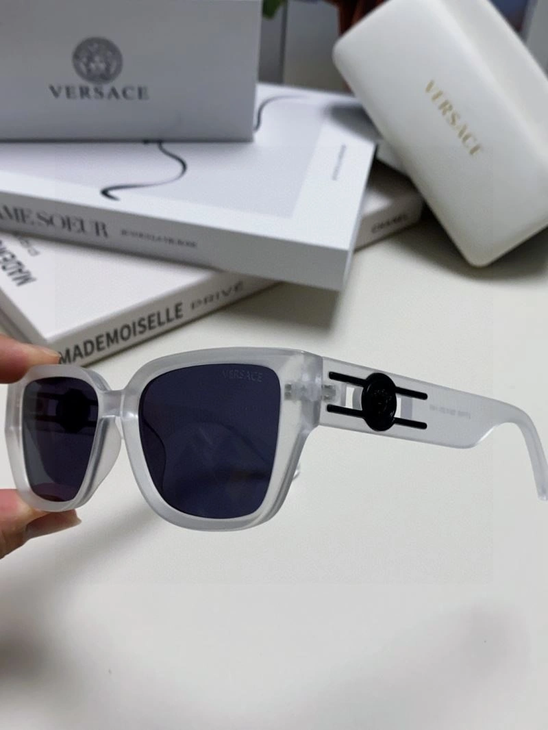 Lightweight Versace Sunglasses 282557