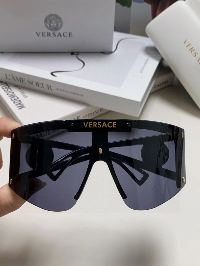 Refined Versace Sunglasses 282550