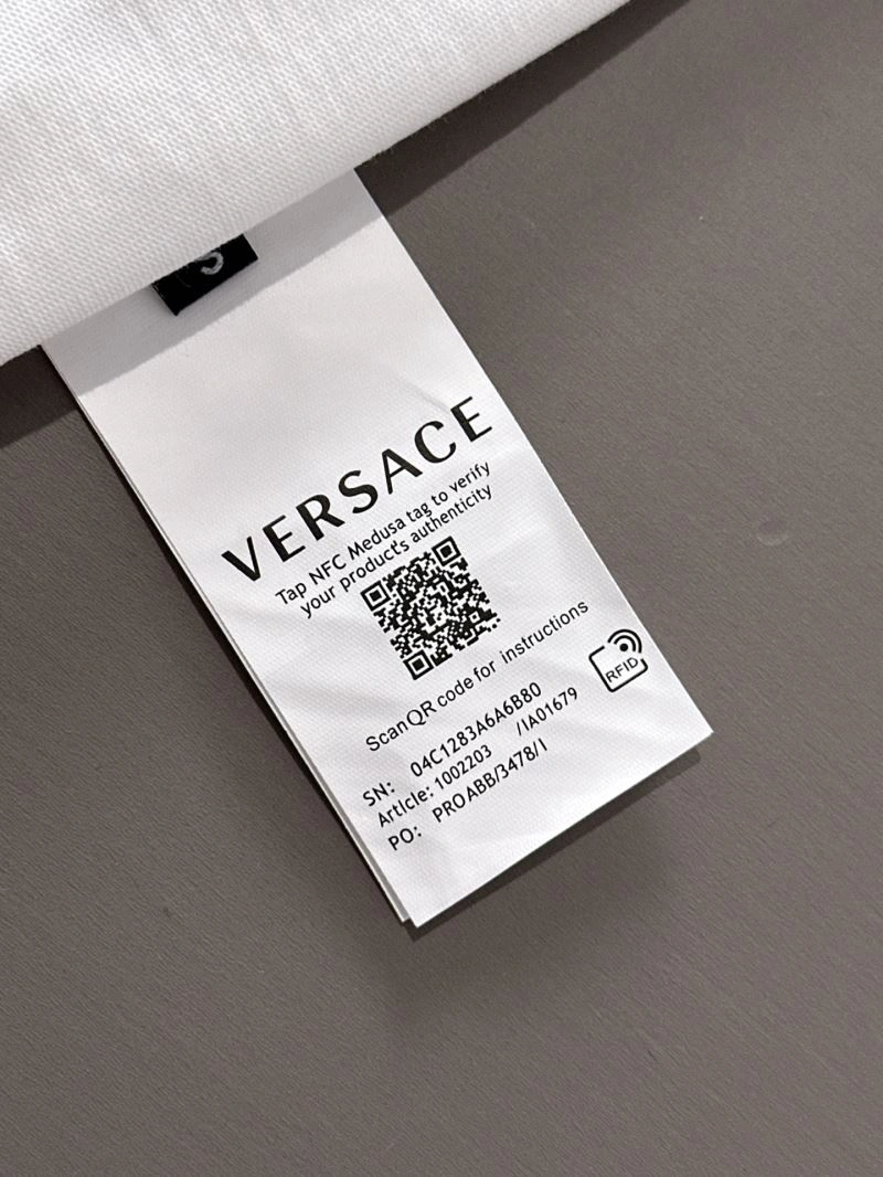 Functional Versace T-Shirts 175333
