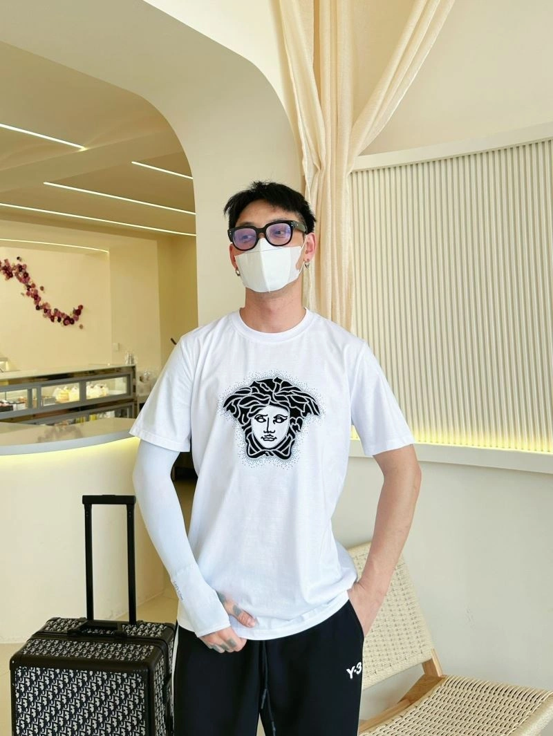 Versace T-Shirts Bright 175168
