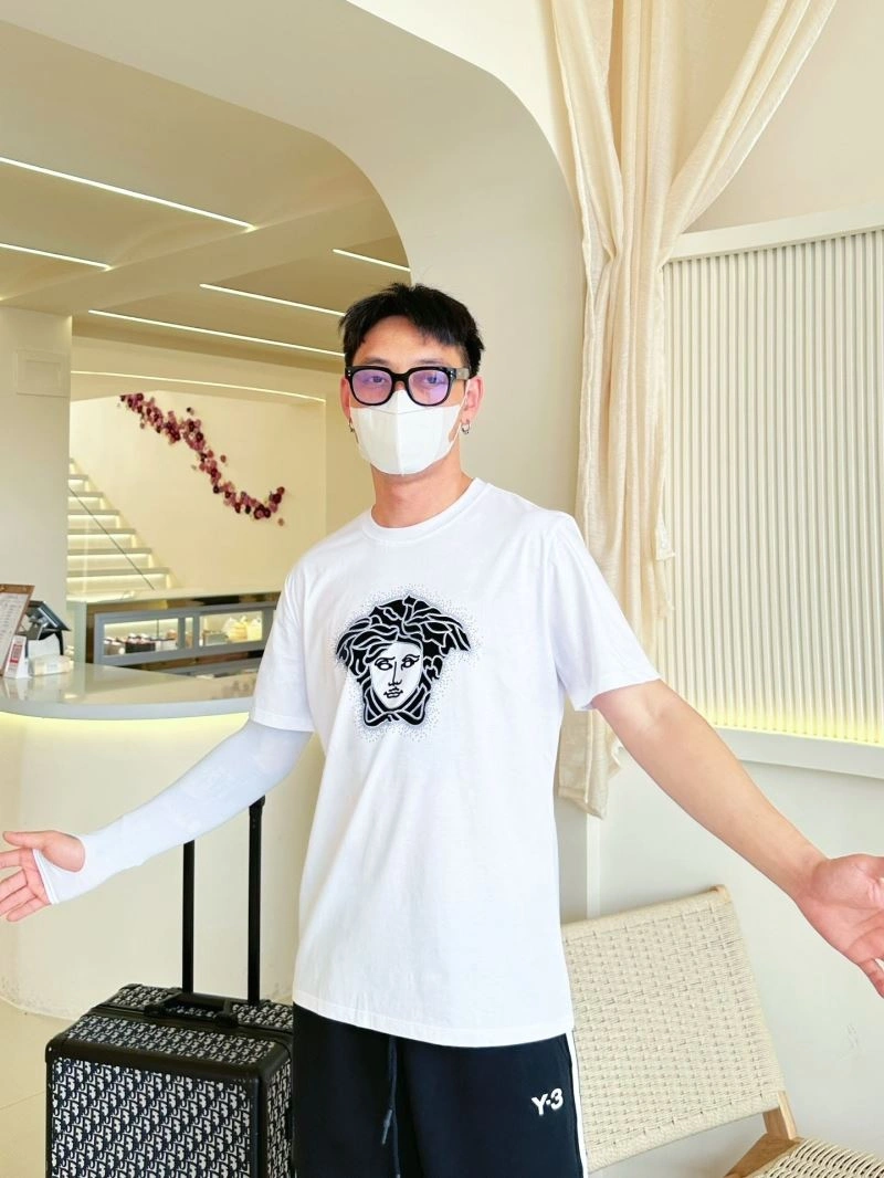 Versace T-Shirts Bright 175168