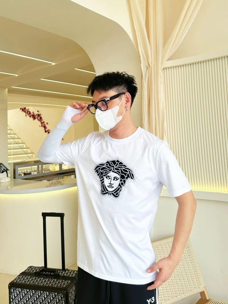 Versace T-Shirts Bright 175168