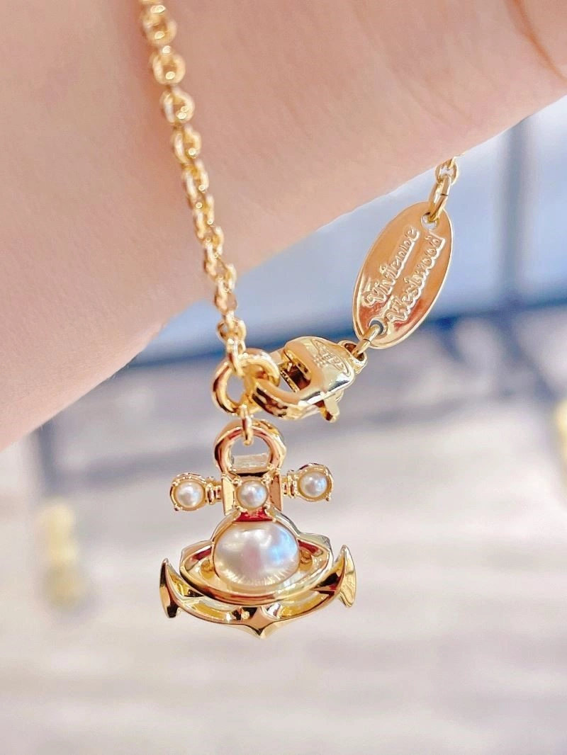 Timeless Vivienne Westwood Bracelets 210274