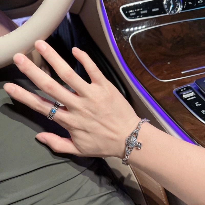 Effortless Vivienne Westwood Bracelets 210270