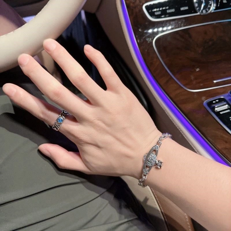 Effortless Vivienne Westwood Bracelets 210270