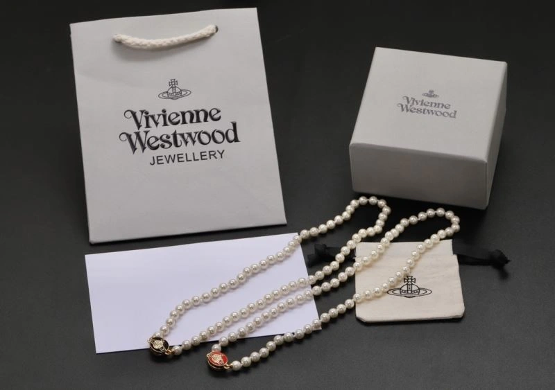 Fashionable Vivienne Westwood Necklaces 214399