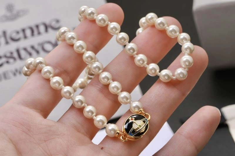 Fashionable Vivienne Westwood Necklaces 214399