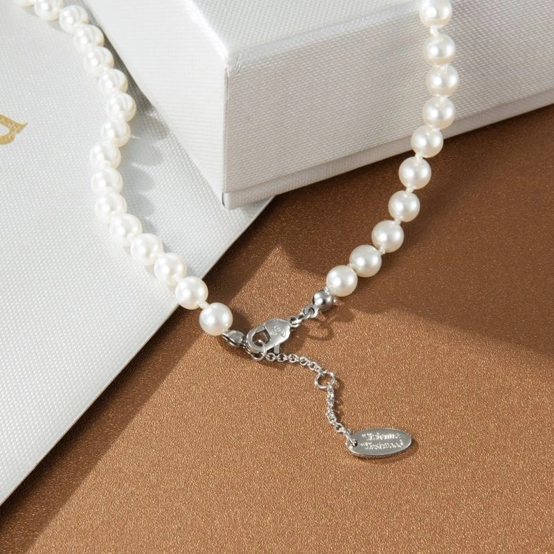 Supportive Vivienne Westwood Necklaces 212484
