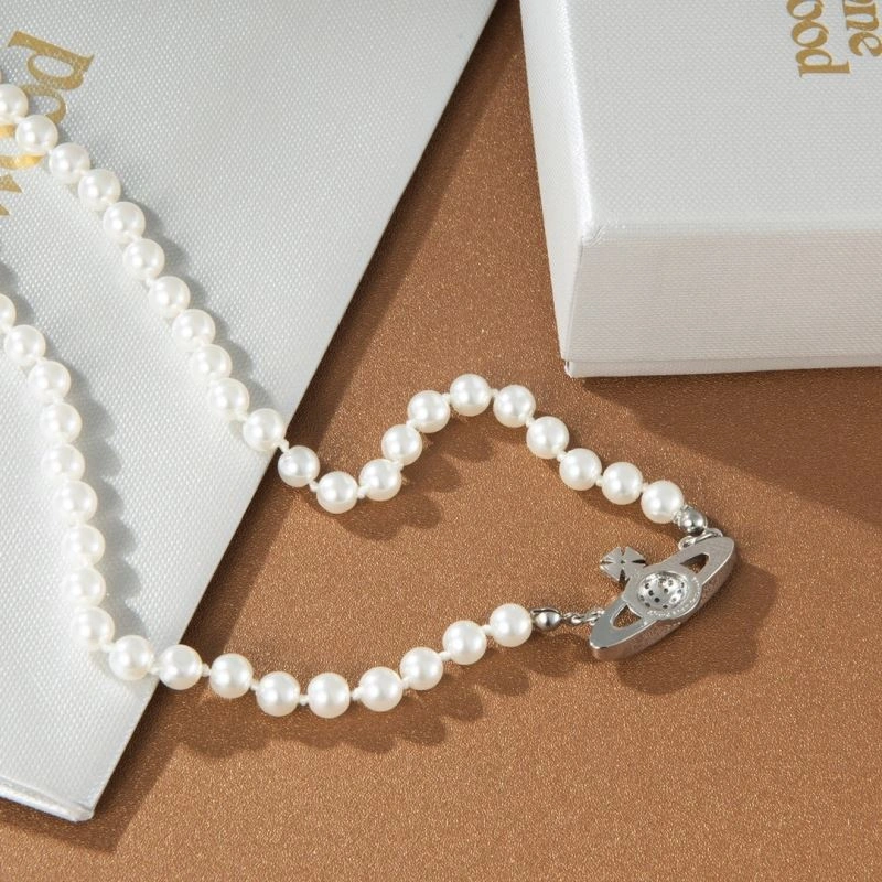 Supportive Vivienne Westwood Necklaces 212484