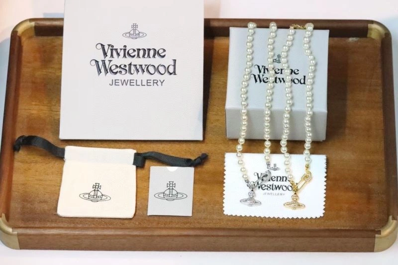 Vivienne Westwood Necklaces Resilient 210970