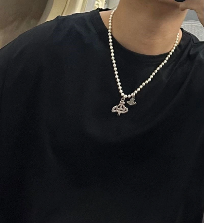 Contemporary Vivienne Westwood Necklaces 210227