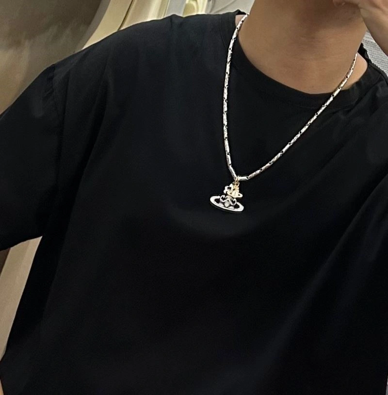 Sophisticated Vivienne Westwood Necklaces 210208