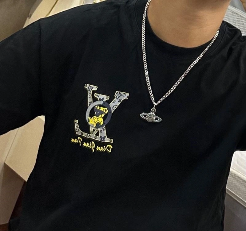 Elegant Vivienne Westwood Necklaces 210198