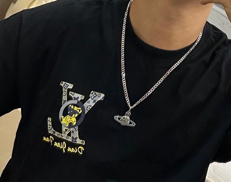 Elegant Vivienne Westwood Necklaces 210198