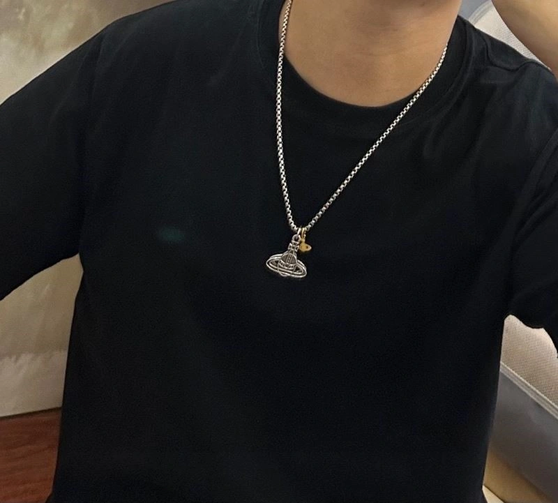 Trendsetting Vivienne Westwood Necklaces 209535