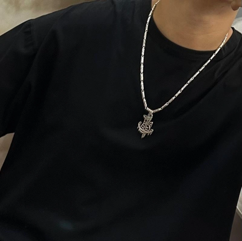 Sophisticated Vivienne Westwood Necklaces 208924