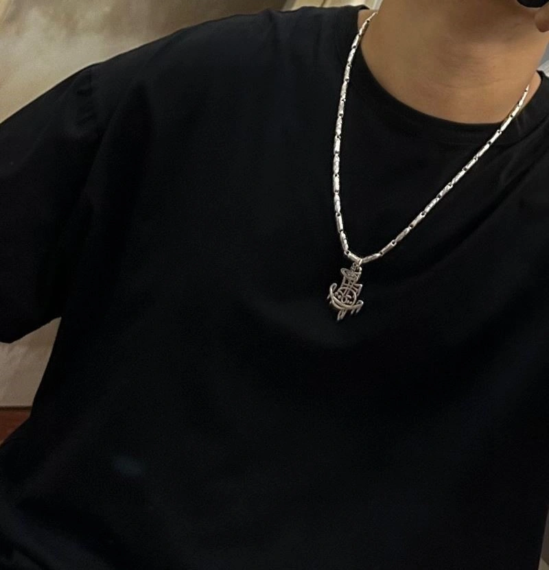 Sophisticated Vivienne Westwood Necklaces 208924