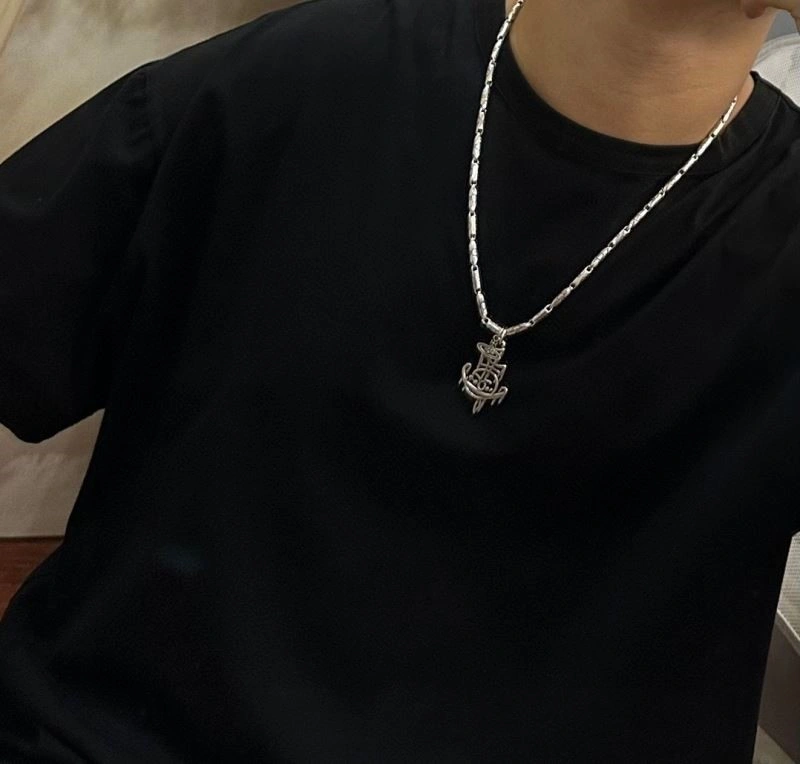Sophisticated Vivienne Westwood Necklaces 208924