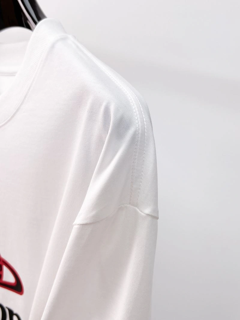 UrbanChic Vivienne Westwood T-Shirts 162306