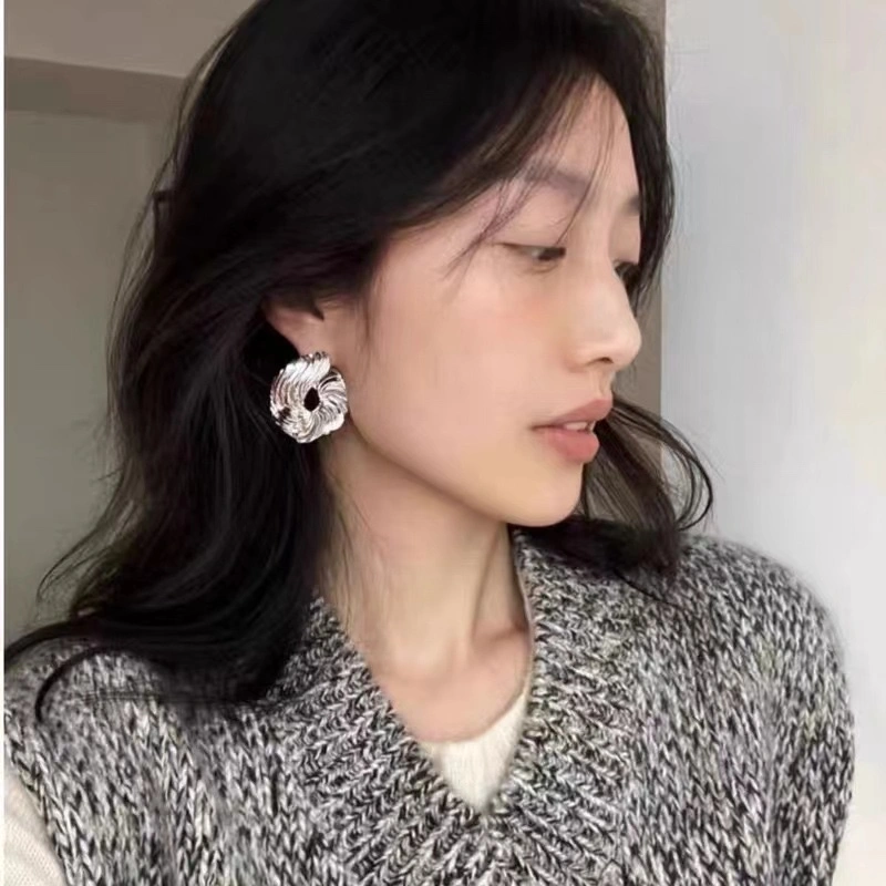 Contemporary Wens Earrings 214395