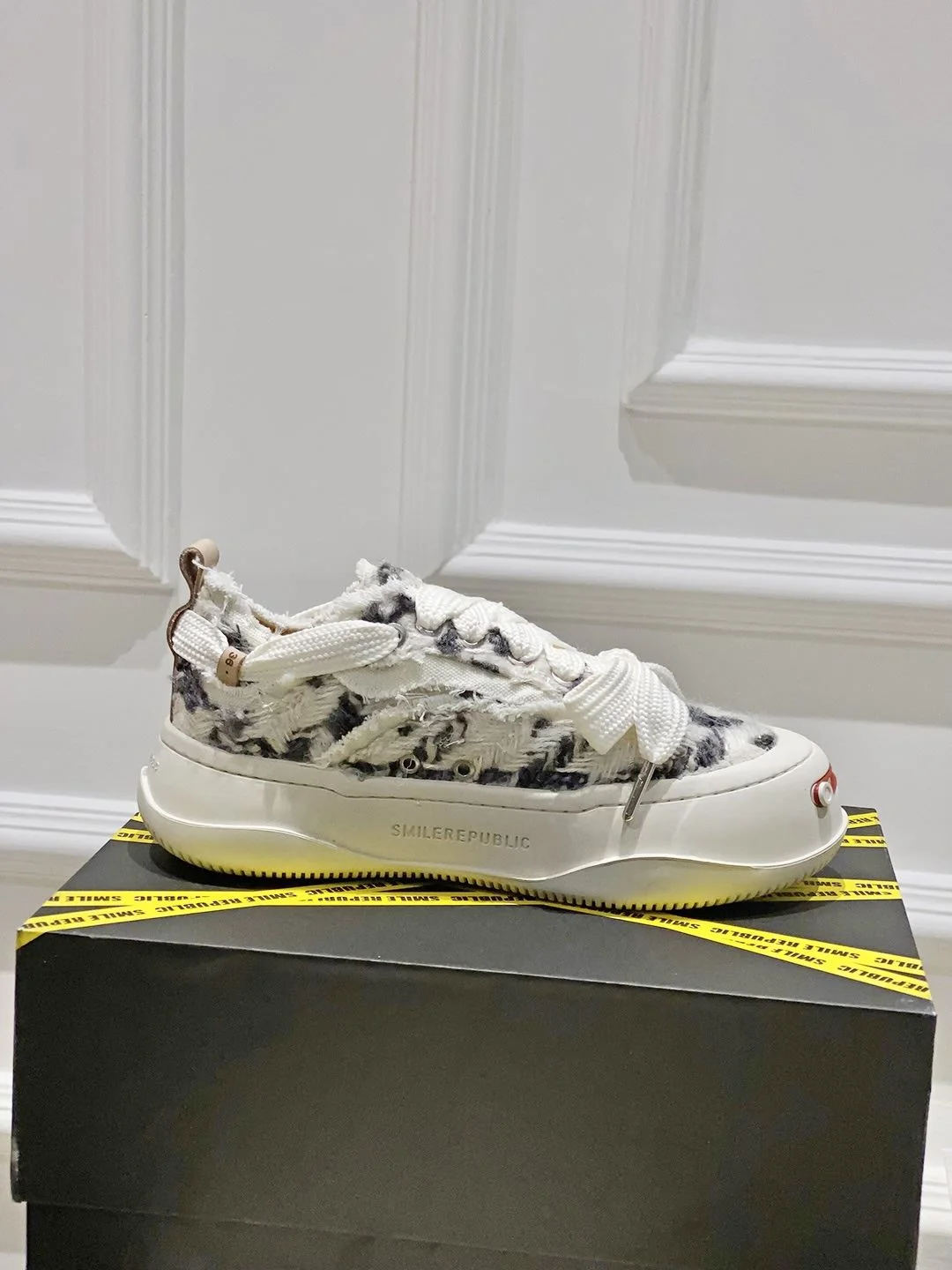 UrbanChic Xvessel Shoes 7081