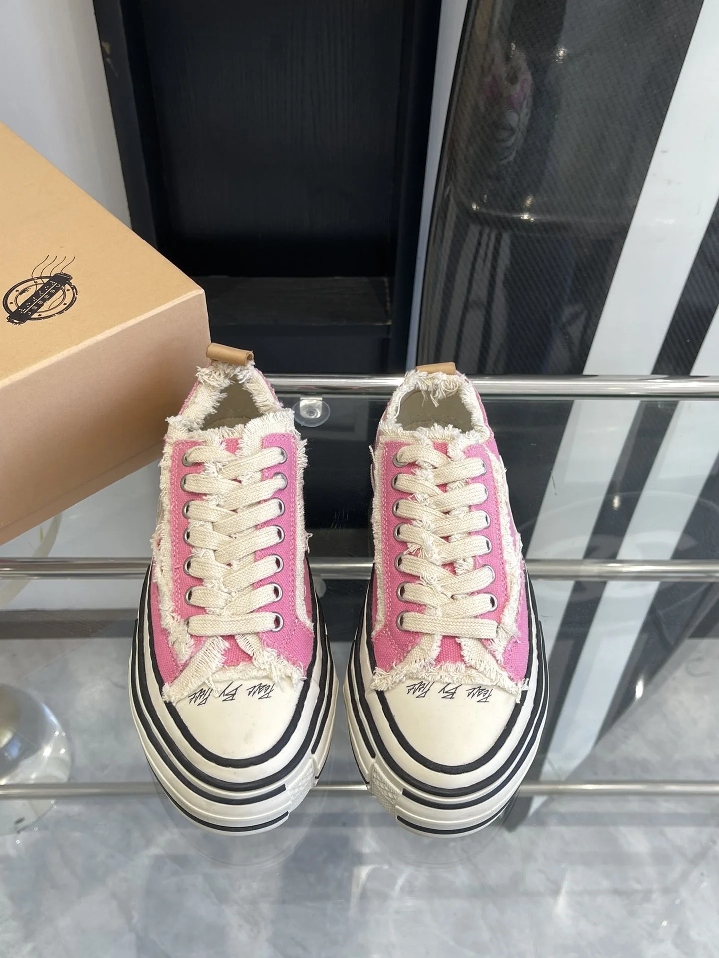 Unique Xvessel Shoes 7089