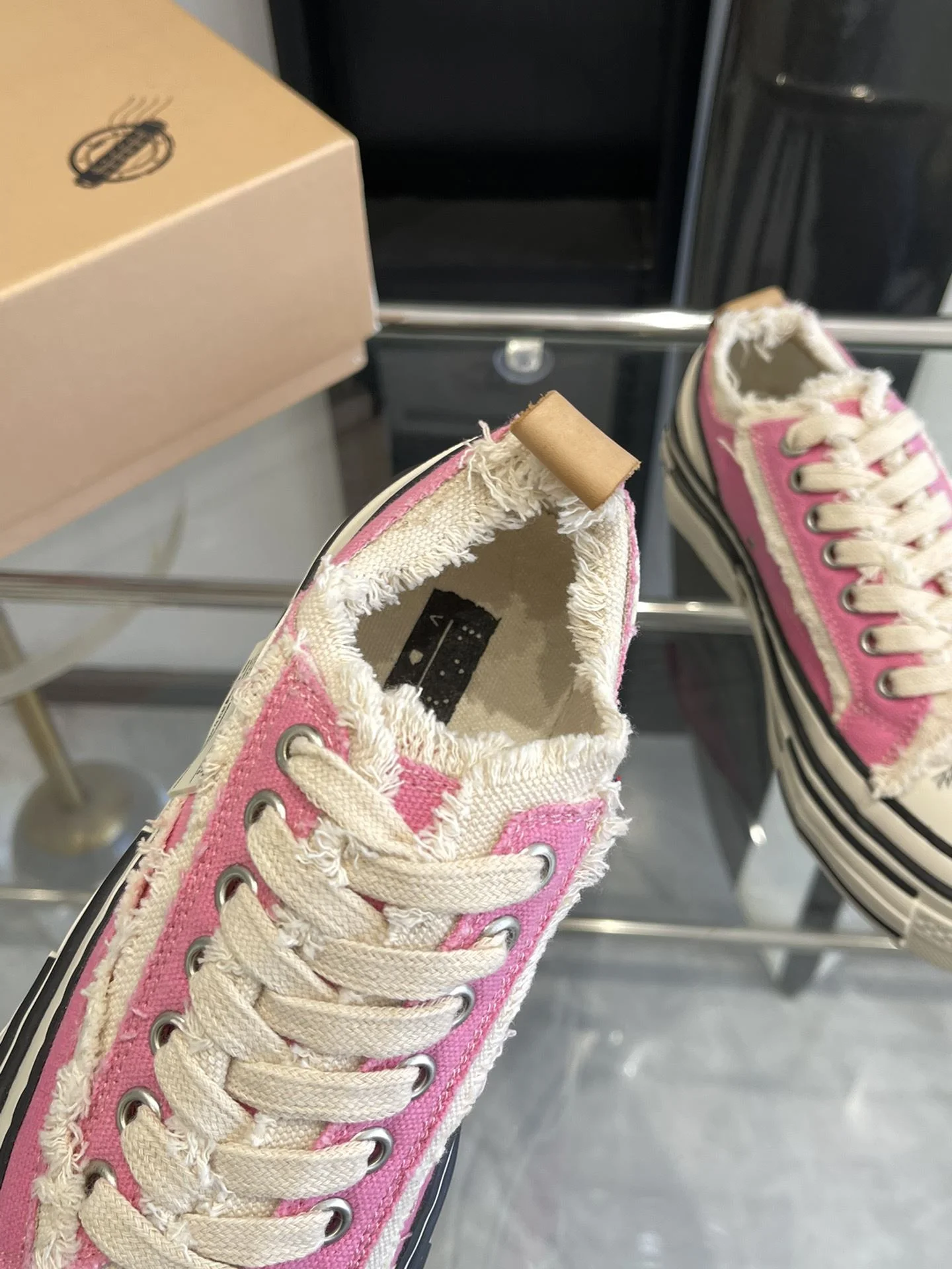 Unique Xvessel Shoes 7089