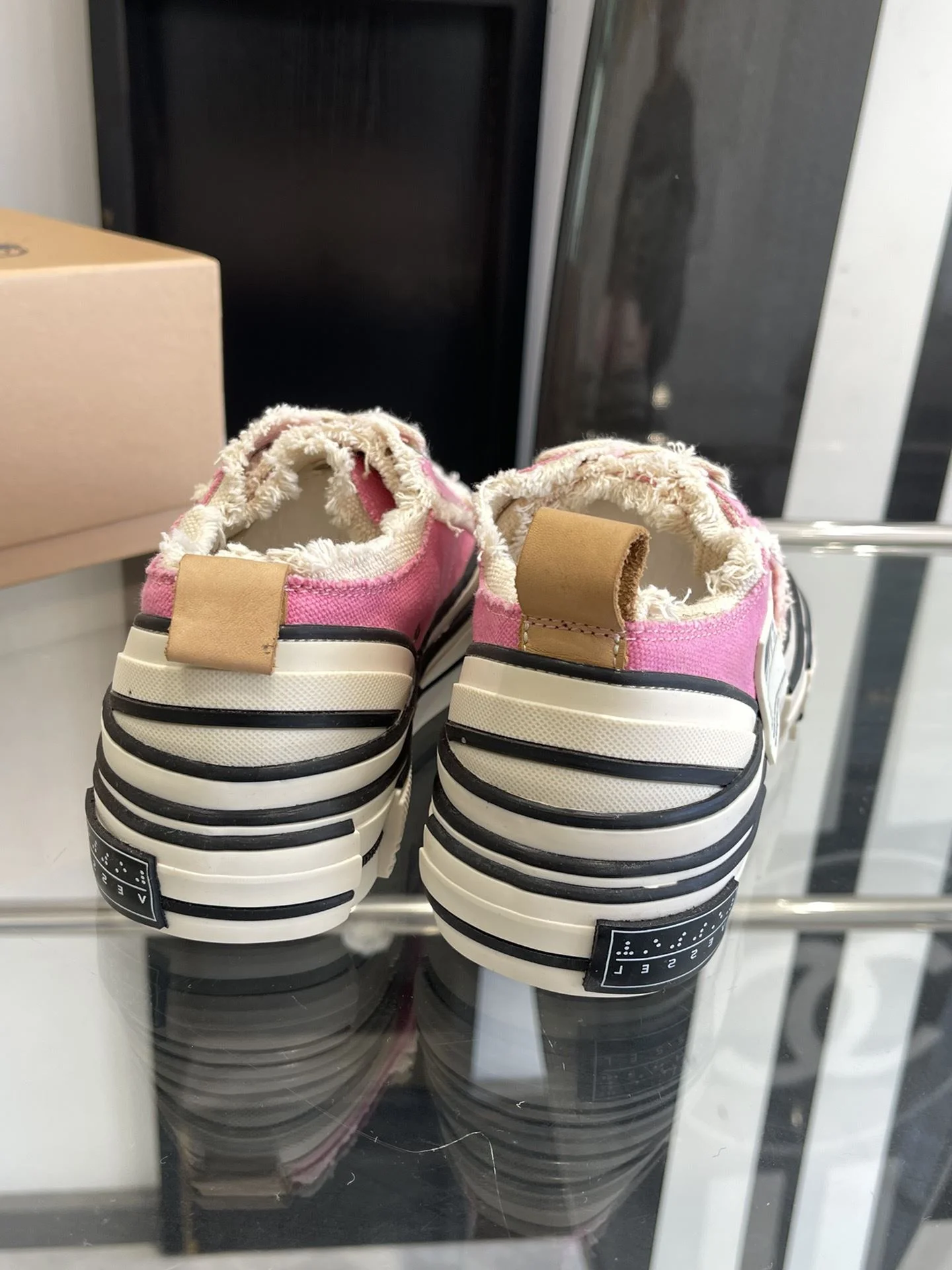 Unique Xvessel Shoes 7089