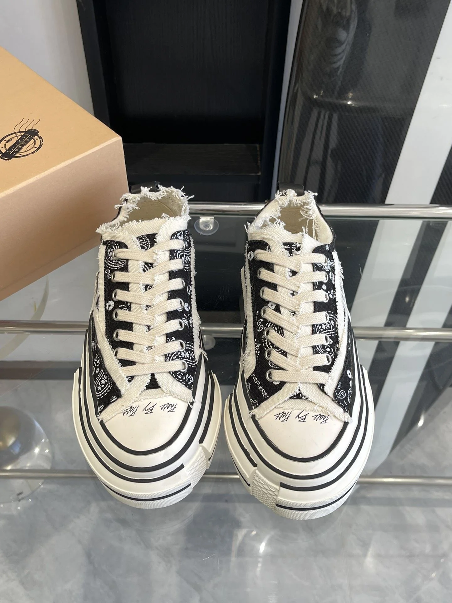 Bright Xvessel Shoes 7072
